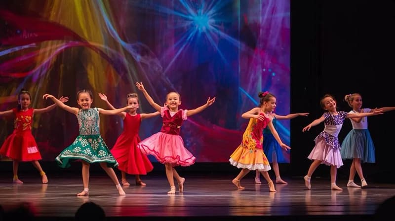 f87e4141 5a98 489d a9ac b48811350c5b gala de danse classique contemporaine jeunes enfants sur scene